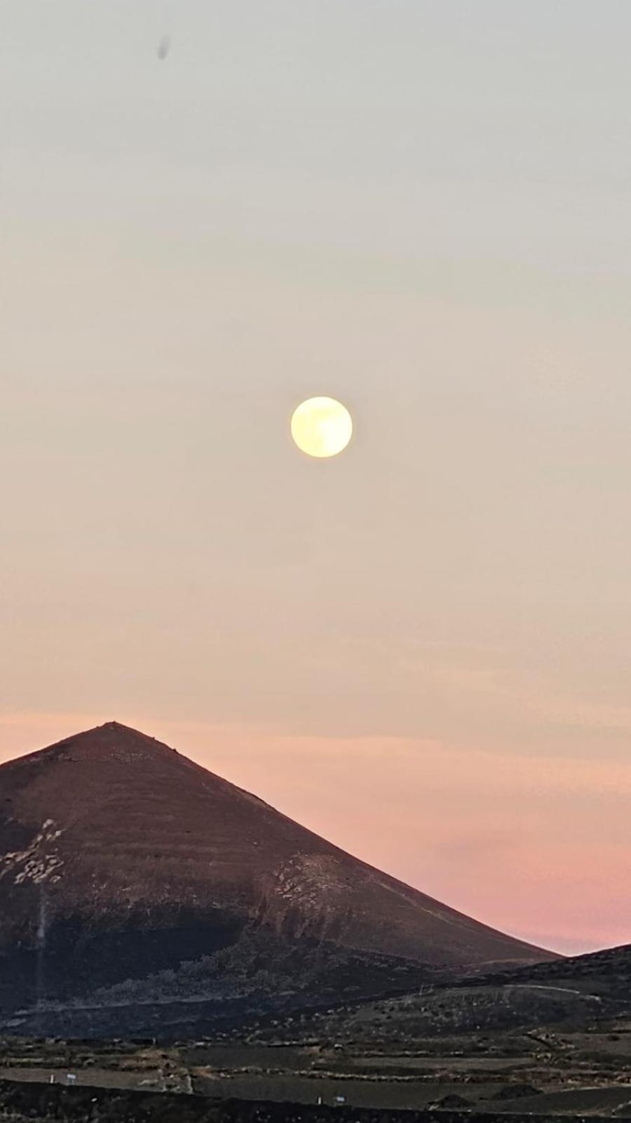Tranquilidad Entre Volcanes Uga Exterior foto